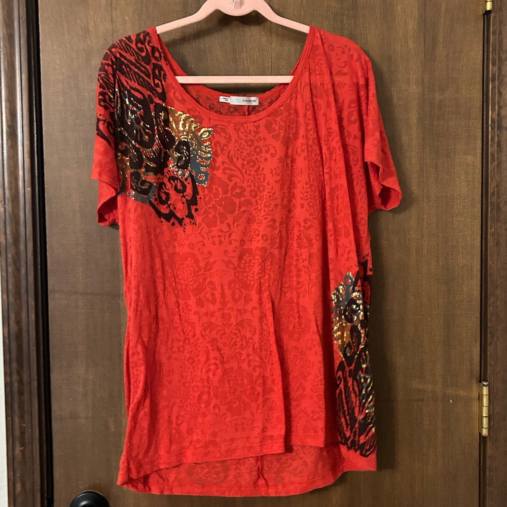 Maurices Scarlet and Ebony Short Sleeve Tee